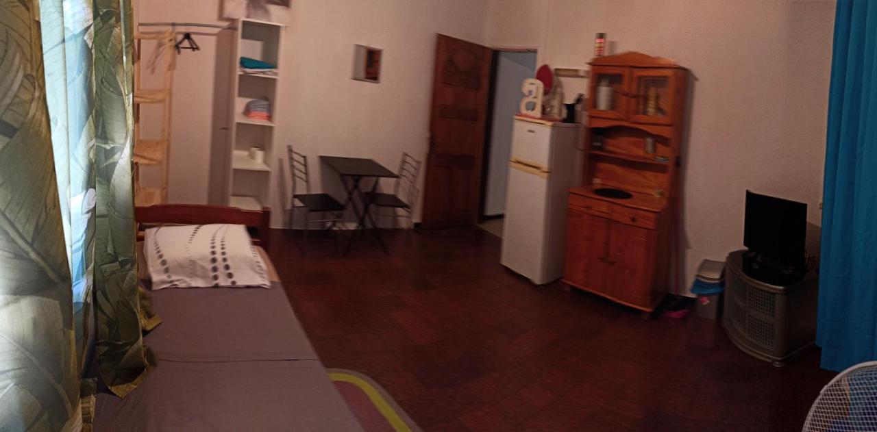 Appartement Locatriolet à Saint-Denis Extérieur photo