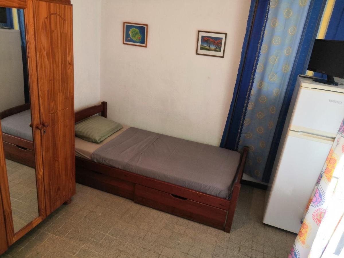 Appartement Locatriolet à Saint-Denis Extérieur photo
